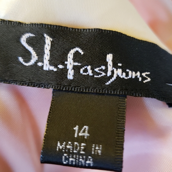 Dress - Picture 4 of 5